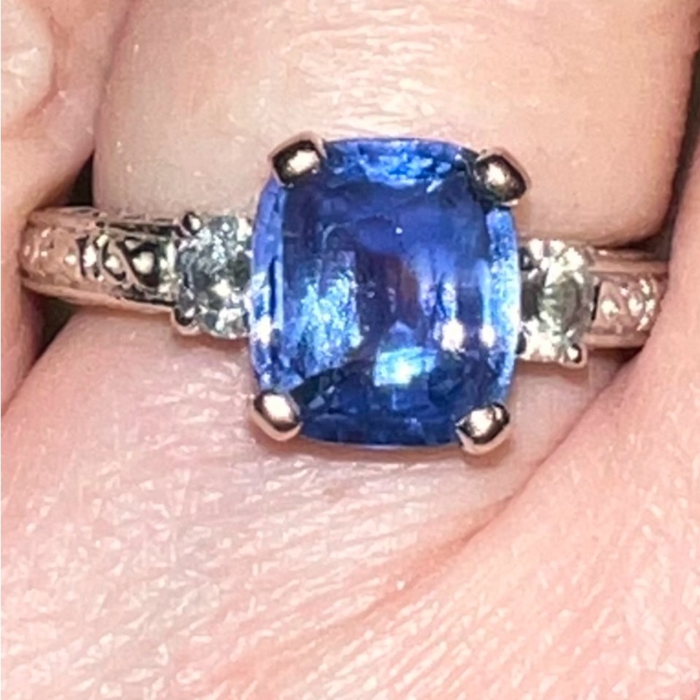 Elegant Ceylon Sapphire and Diamond Ring